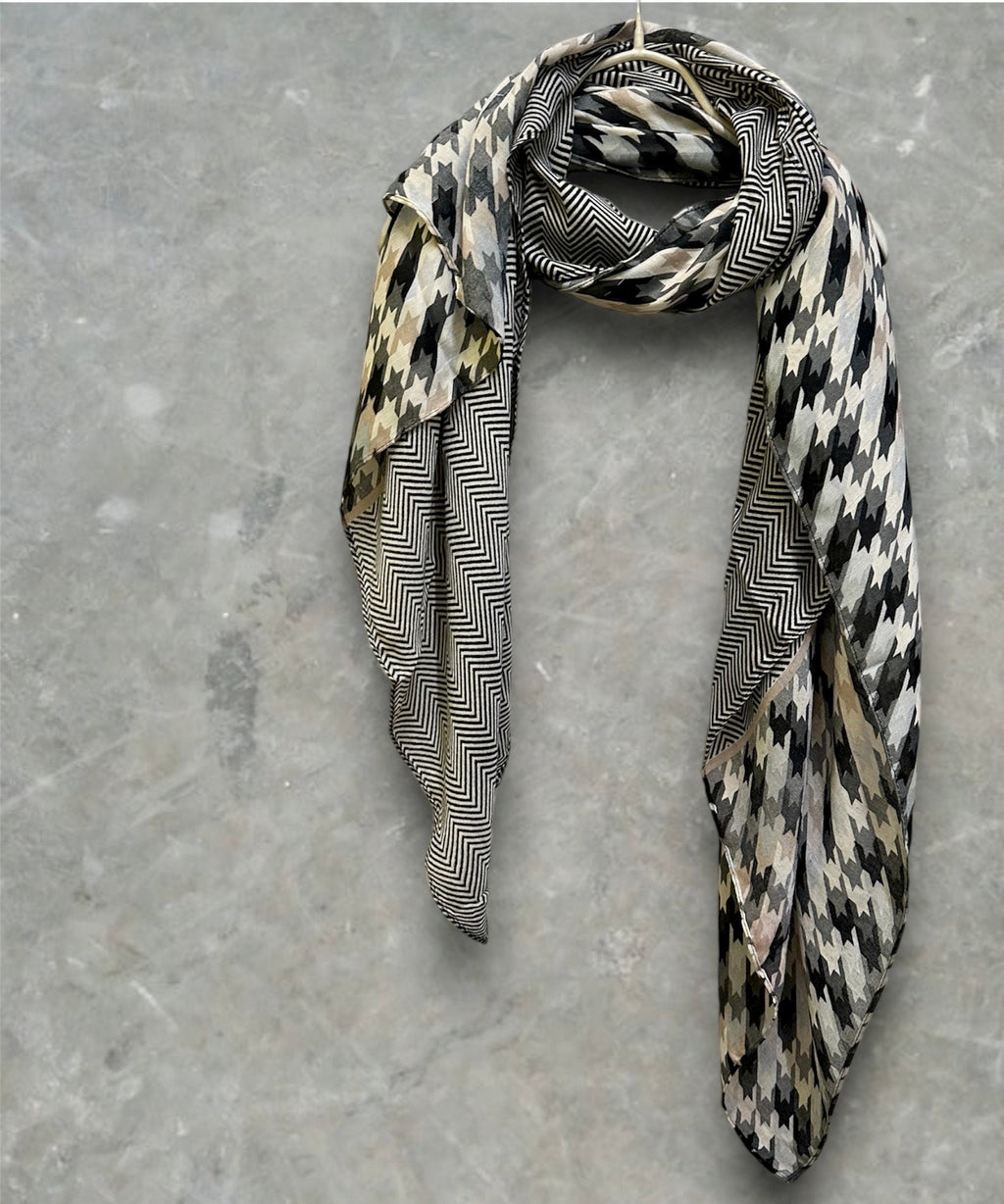 Houndstooth Pattern Cotton Blend Grey Scarf