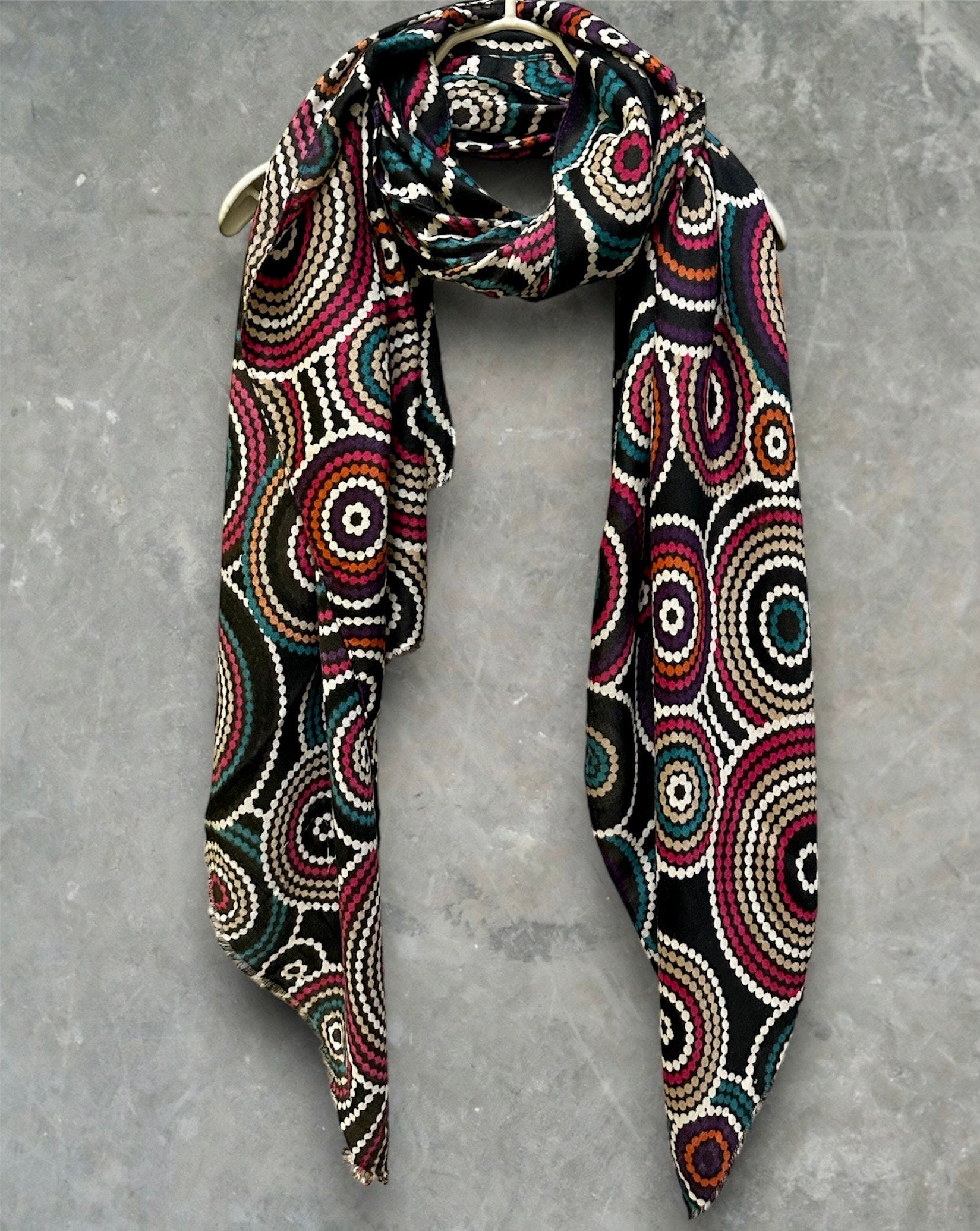 Cercular Dots Pattern In Black Cotton Blend Scarf