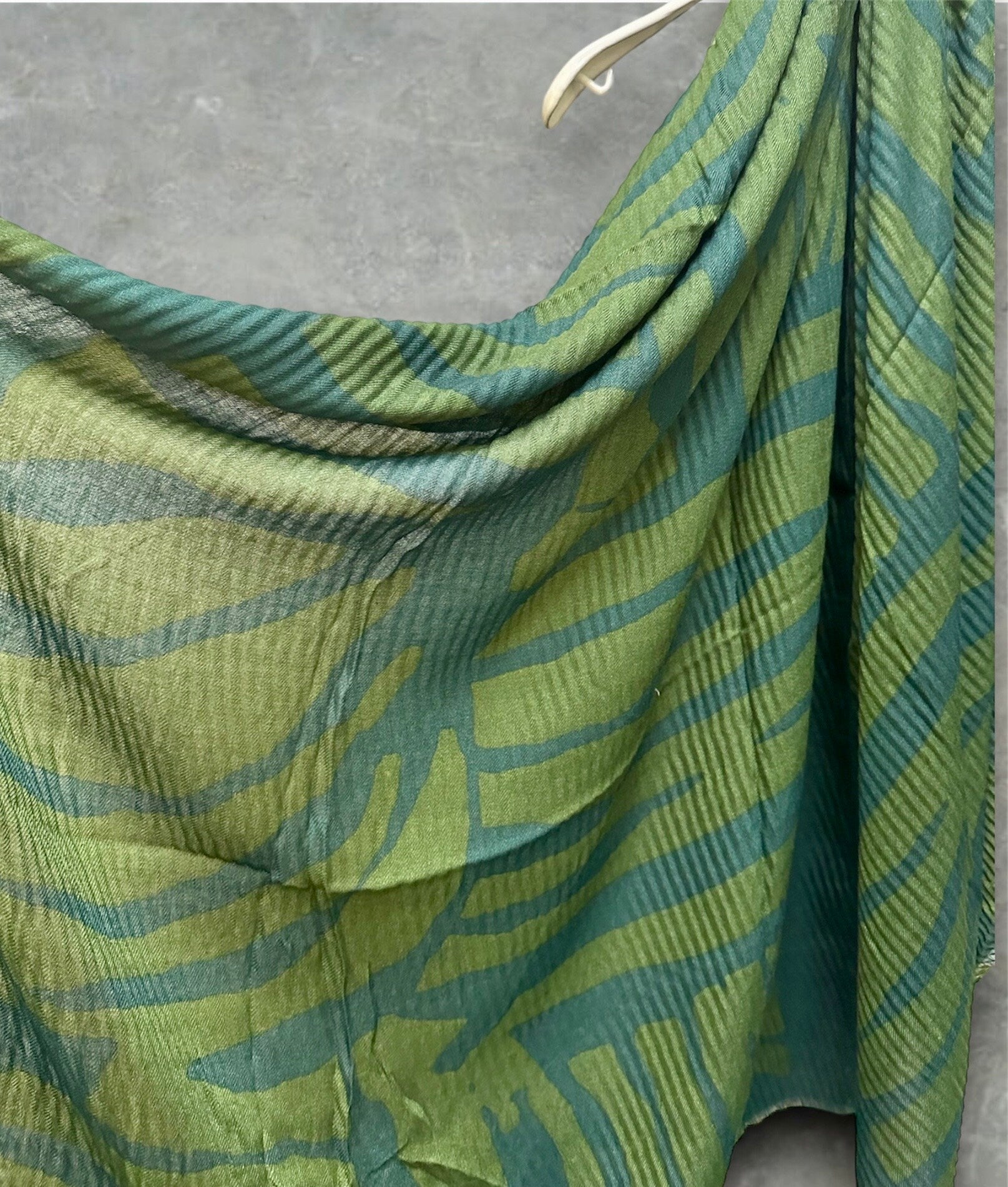 Geo Zebra Stripes Pattern Green Scarf/Cotton Blend Scarf