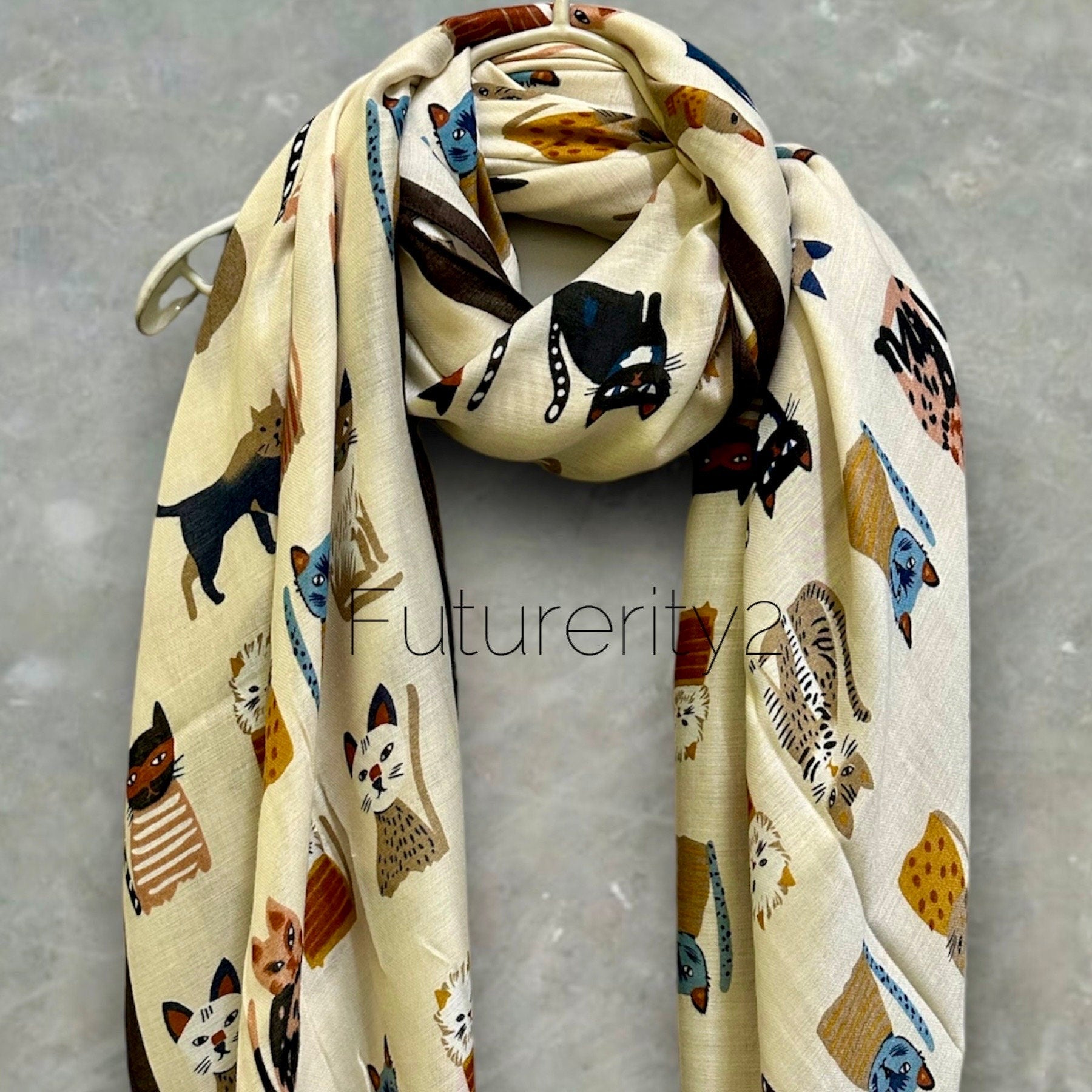 Charming Cats Pattern Off White Scarf – Ideal for Gifting All Year Round