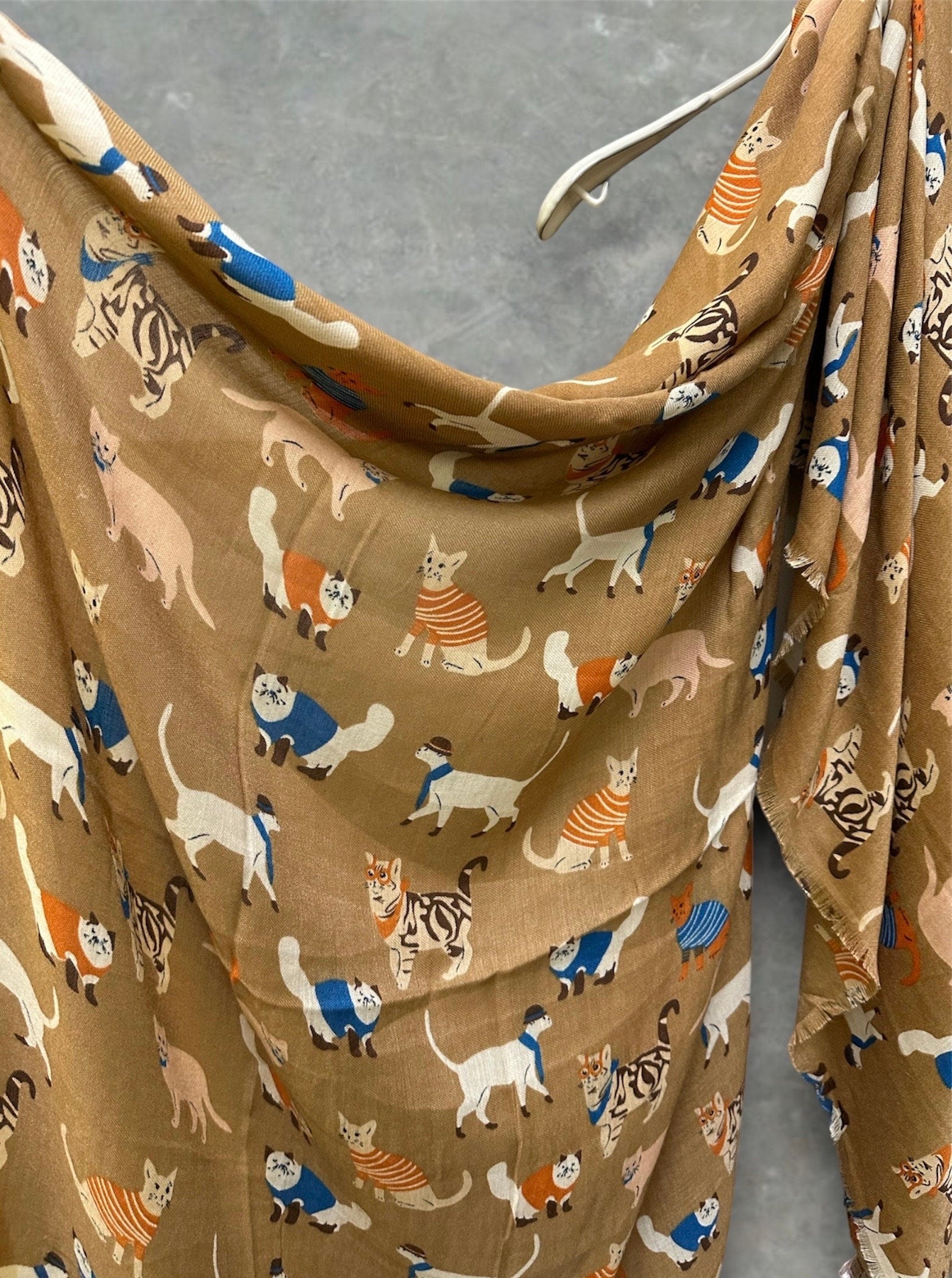 Cats Pattern Brown Scarf – Perfect for Gifting Year-Round