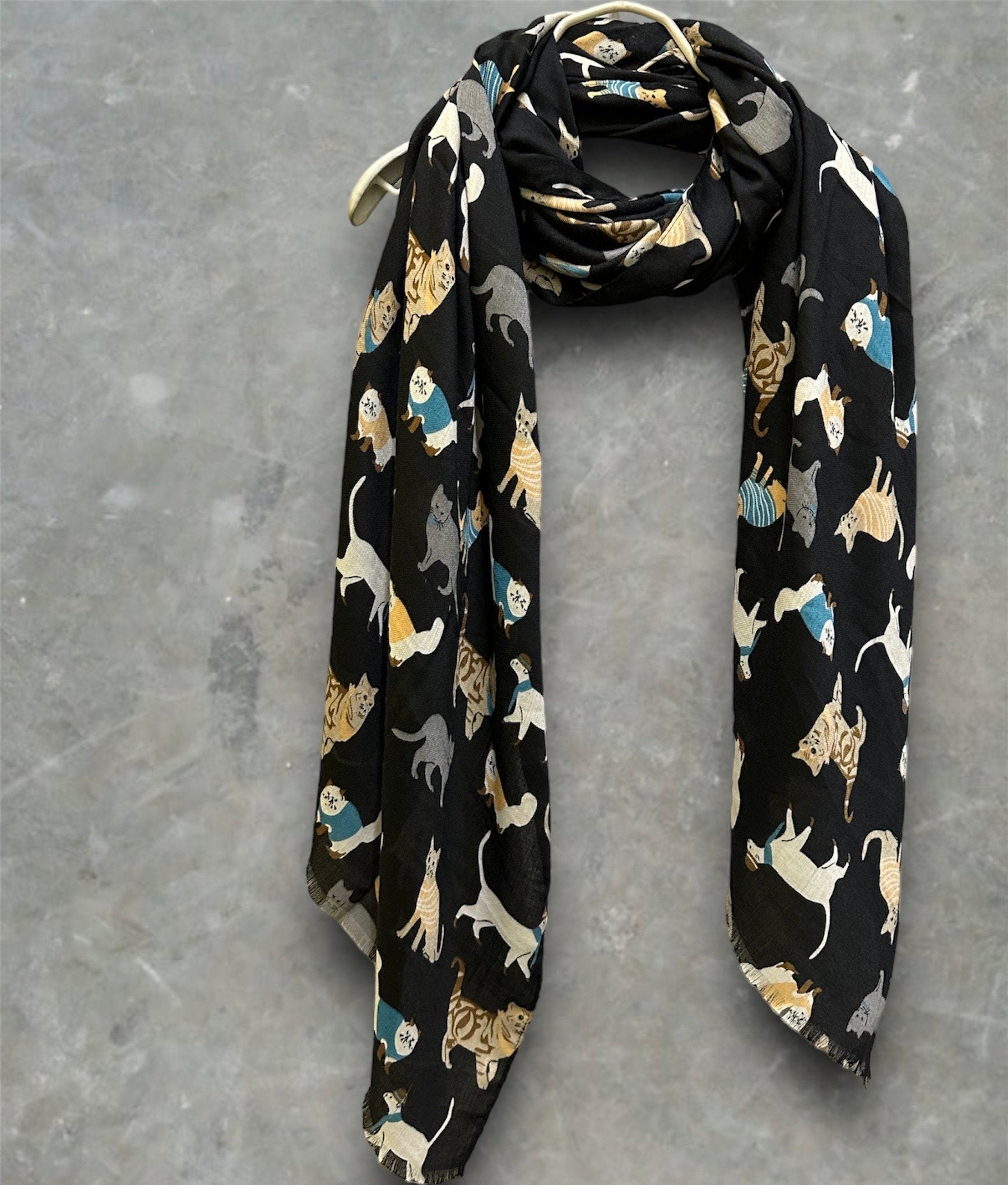 Cats Pattern Black Scarf – Perfect for Gifting Year-Round