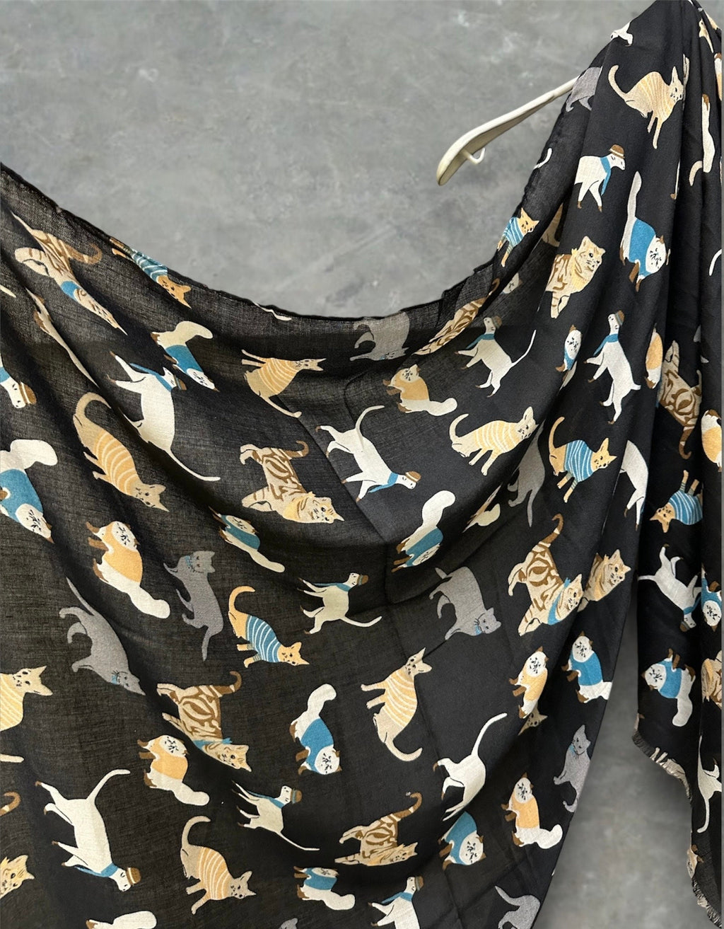 Cats Pattern Black Scarf – Perfect for Gifting Year-Round