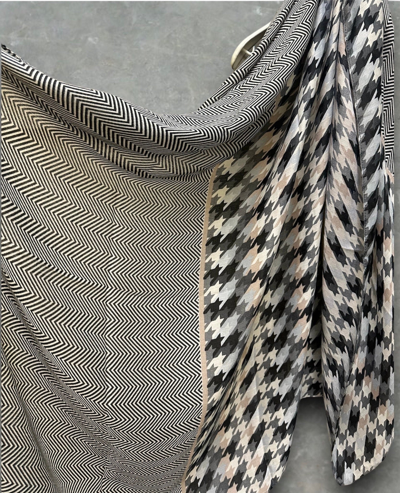 Houndstooth Pattern Cotton Blend Grey Scarf