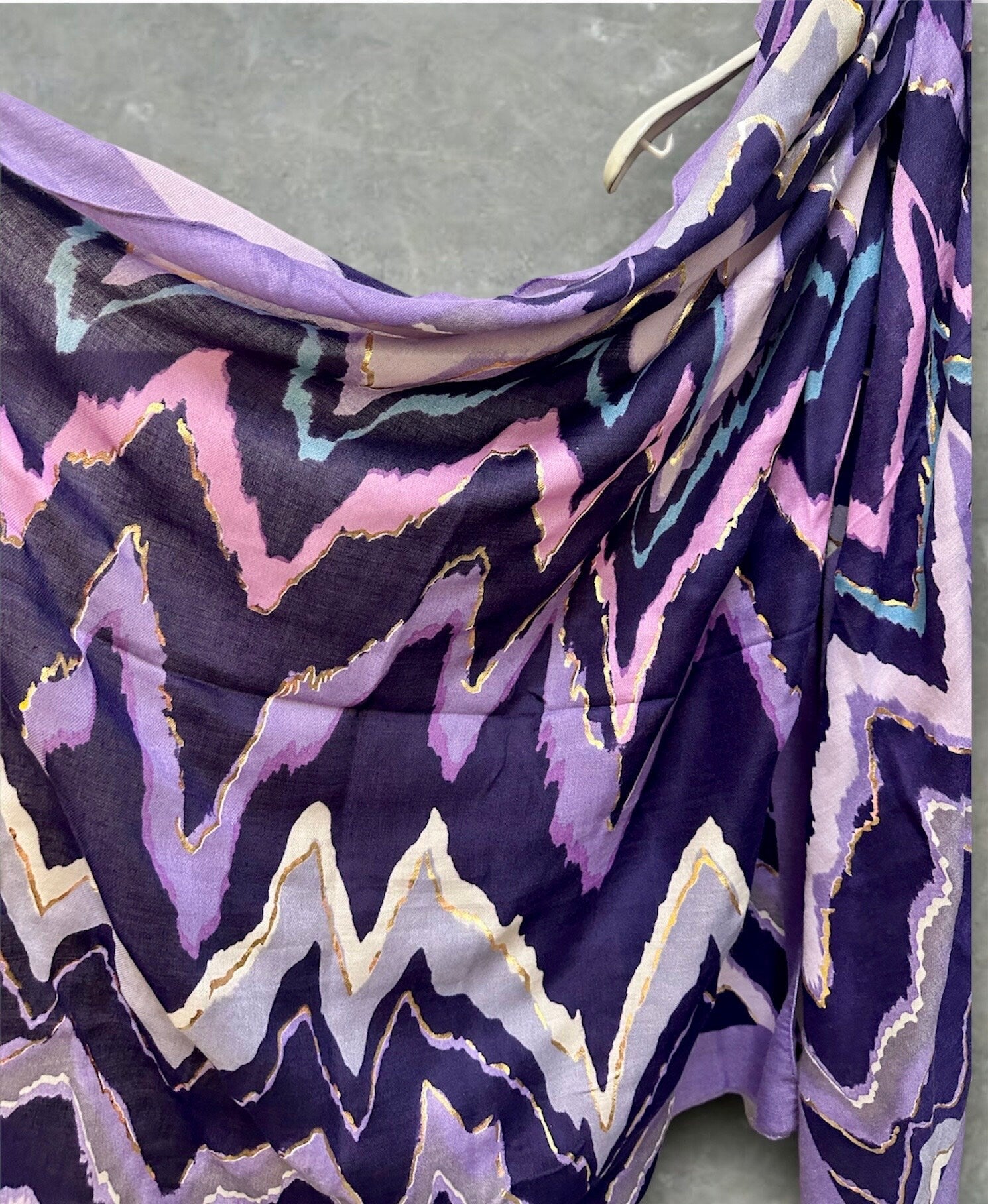 Purple Cotton Scarf with Zigzag Pattern and Gold Accents – A Versatile Gift for Her, Year-Round