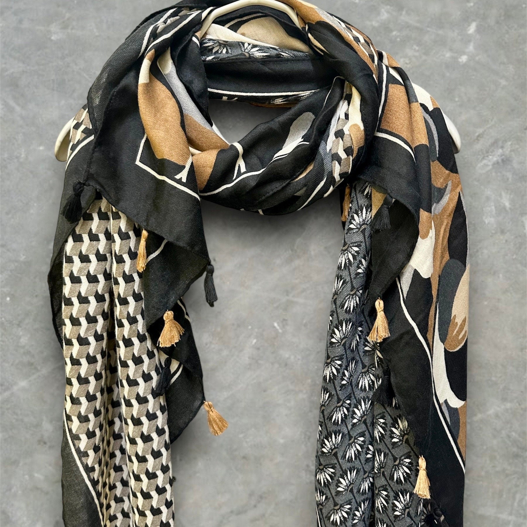 Versatile Black Cotton Scarf with Seamless Flowers Pattern and Tassels – Ideal for Gifting to Her or Mom,Suitable for All Year-Round