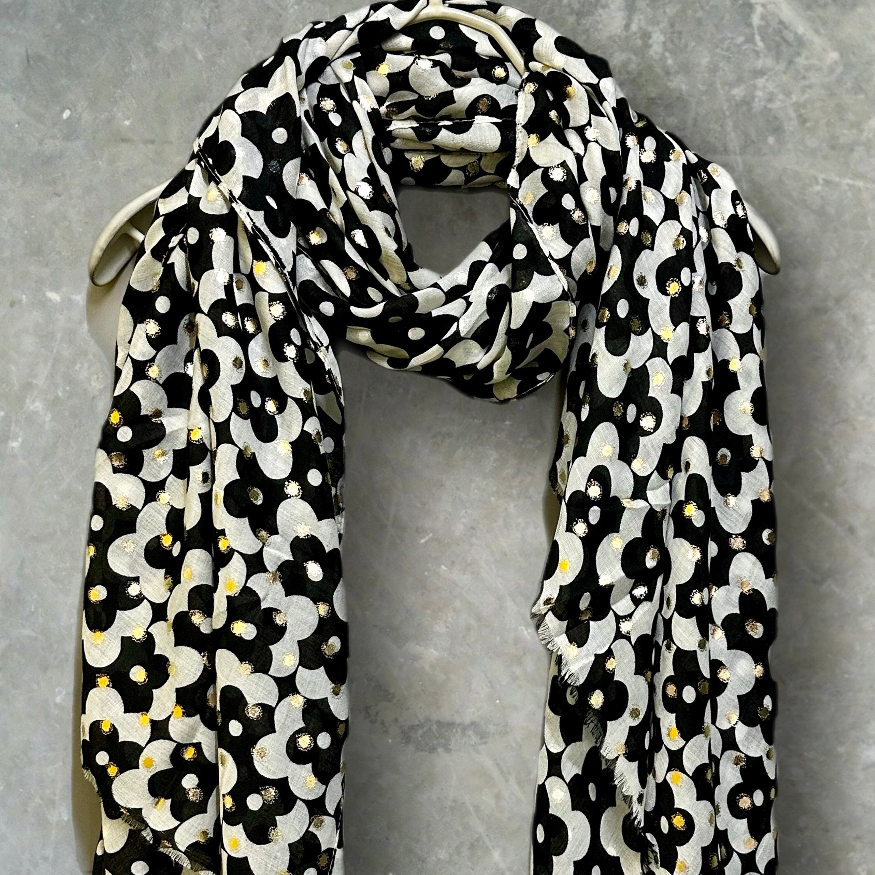 Chic Black/White Retro Floral Cotton Scarf with Gold Accents