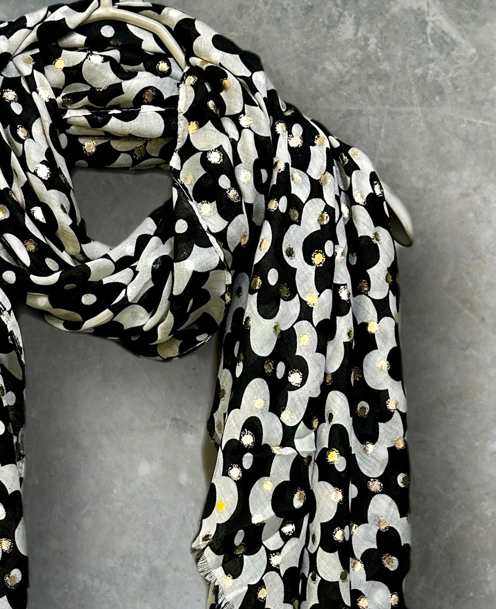 Chic Black/White Retro Floral Cotton Scarf with Gold Accents