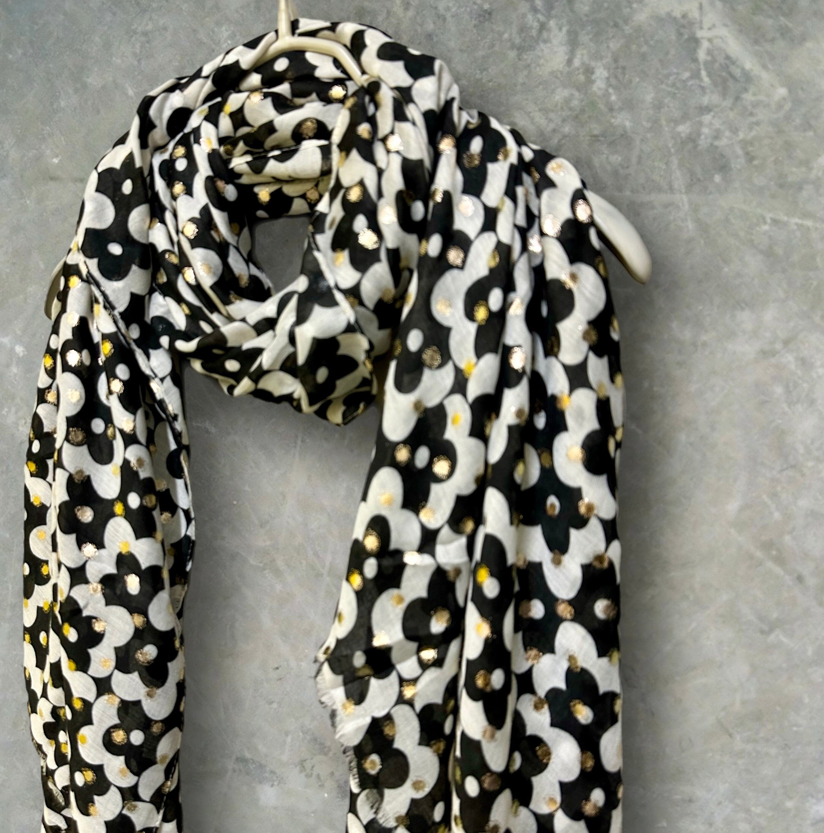 Chic Black/White Retro Floral Cotton Scarf with Gold Accents
