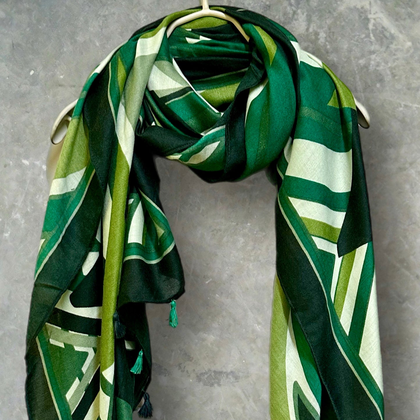 Chic Green Geometric Pattern Cotton Scarf with Tassels for Women,Ideal for All Seasons,Perfect Gifts for Her,Mother,Birthday and Christmas.