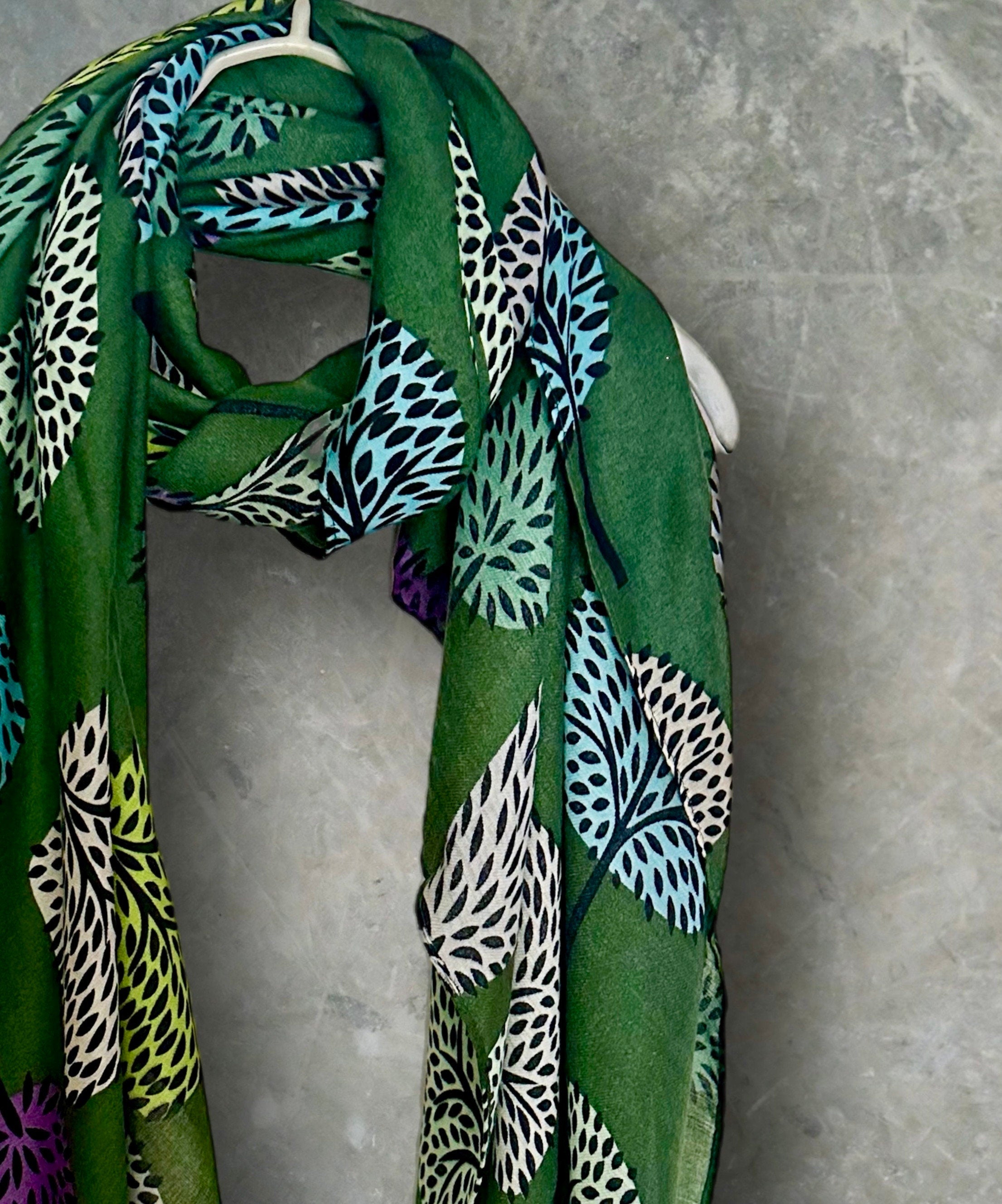 Stylish Green Botanical Print Cotton Blend Scarf