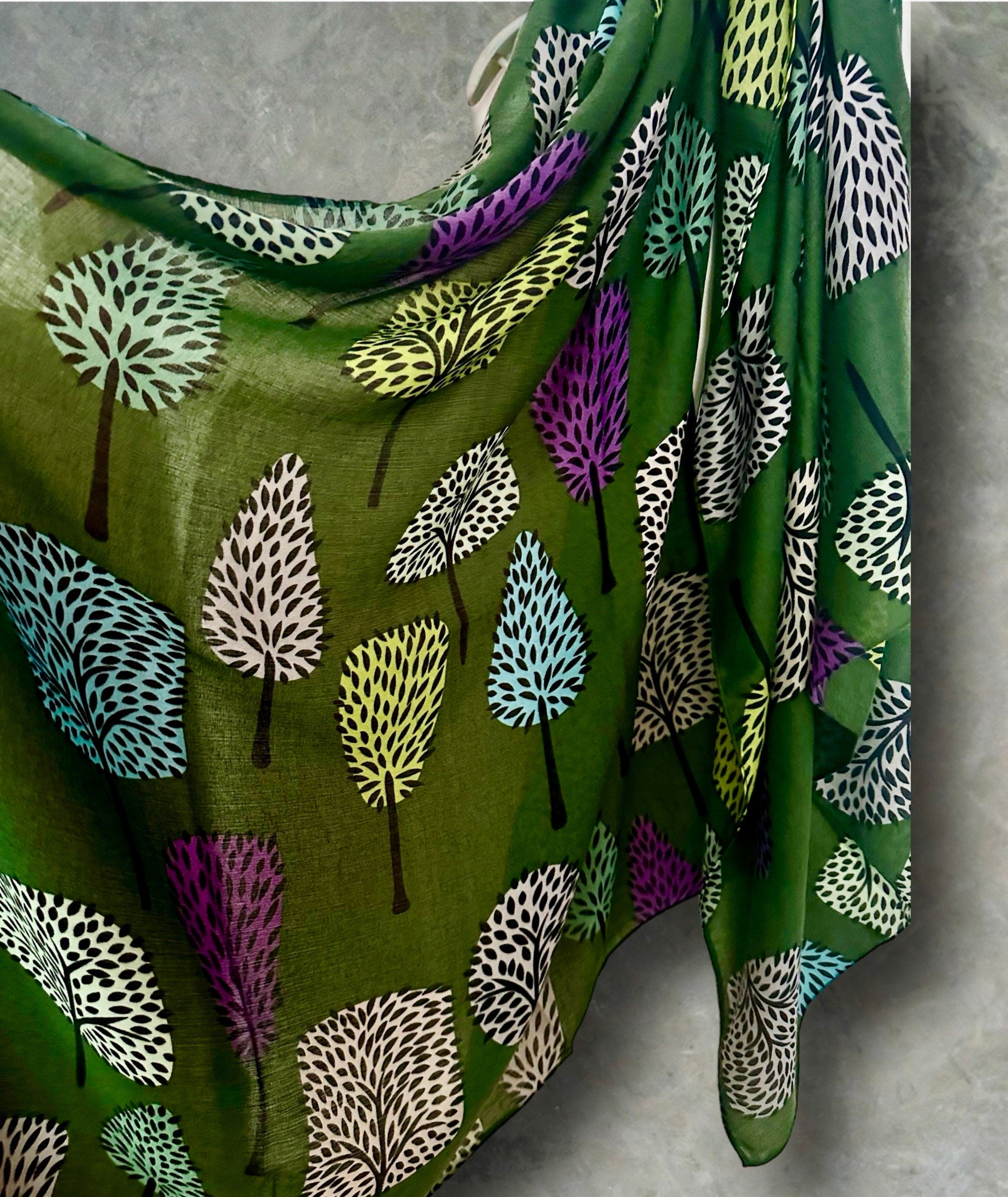 Stylish Green Botanical Print Cotton Blend Scarf