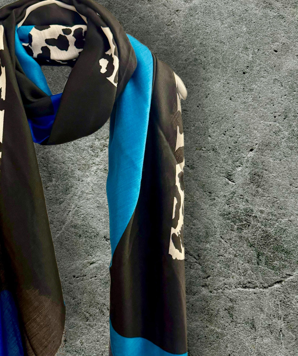 Color Block and Leopard Print Scarf in Blue,Black.