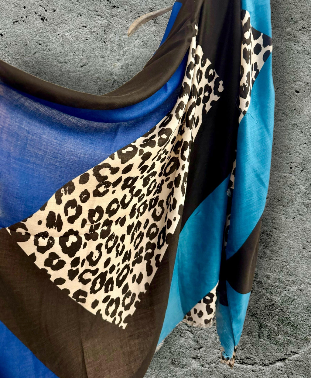 Color Block and Leopard Print Scarf in Blue,Black.