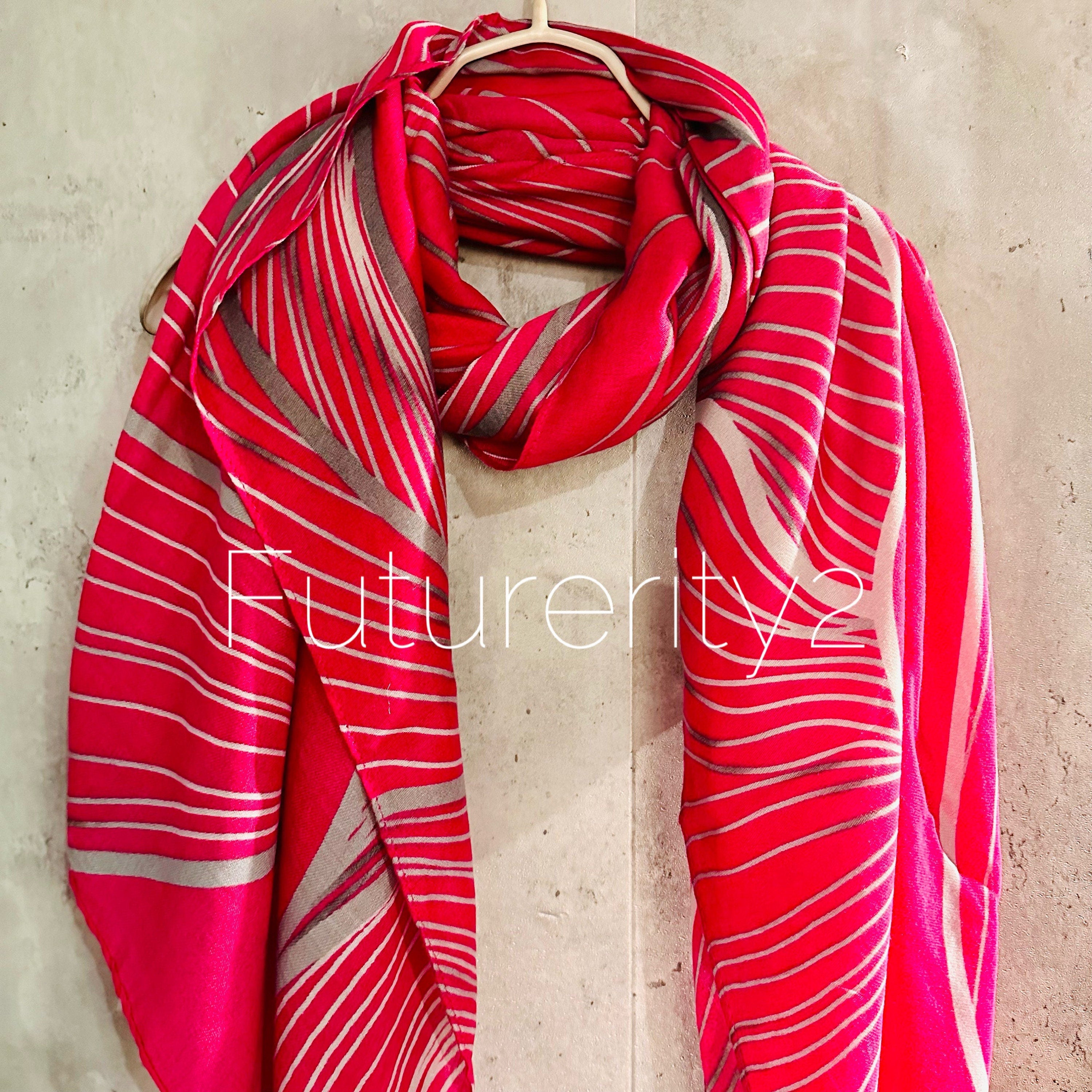 Pink Organic Cotton Scarf with Leaf Vein Pattern – An Eco-Friendly Gifts