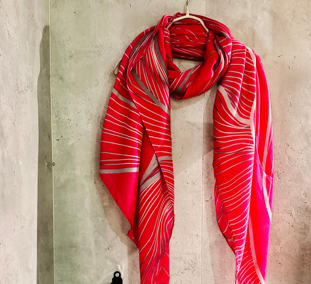 Pink Organic Cotton Scarf with Leaf Vein Pattern – An Eco-Friendly Gifts