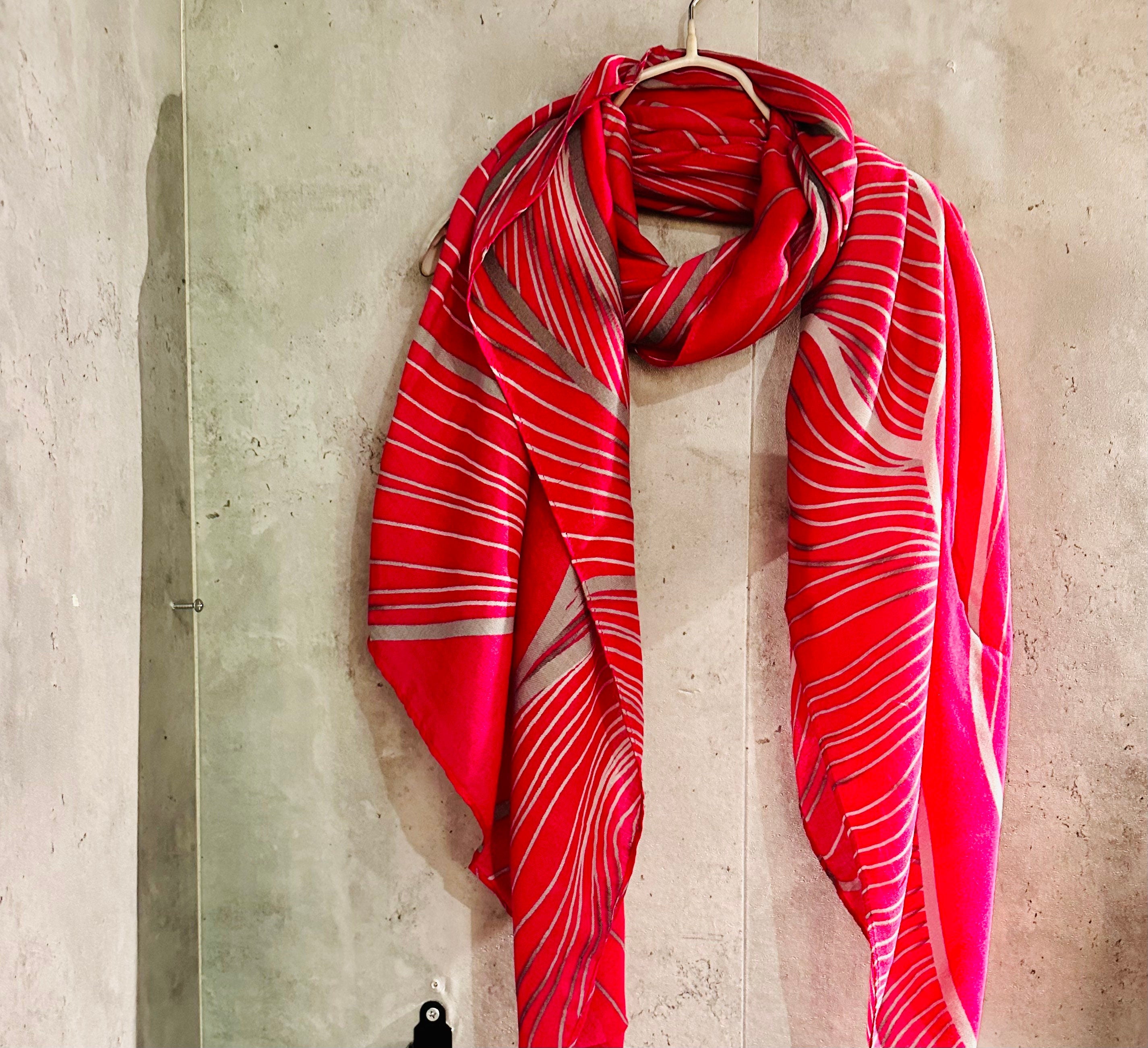 Pink Organic Cotton Scarf with Leaf Vein Pattern – An Eco-Friendly Gifts