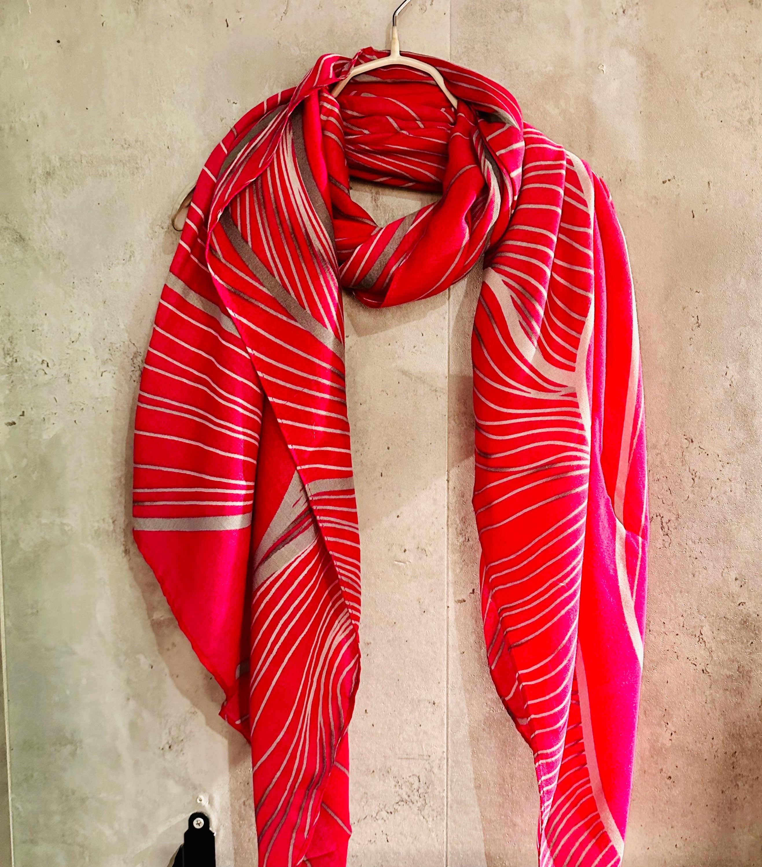 Pink Organic Cotton Scarf with Leaf Vein Pattern – An Eco-Friendly Gifts